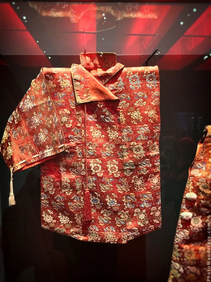 Hitarate over-robe, 19th century. 