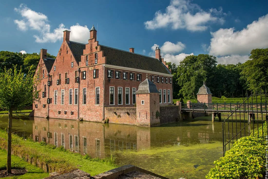 Menkemaborg and its reflection