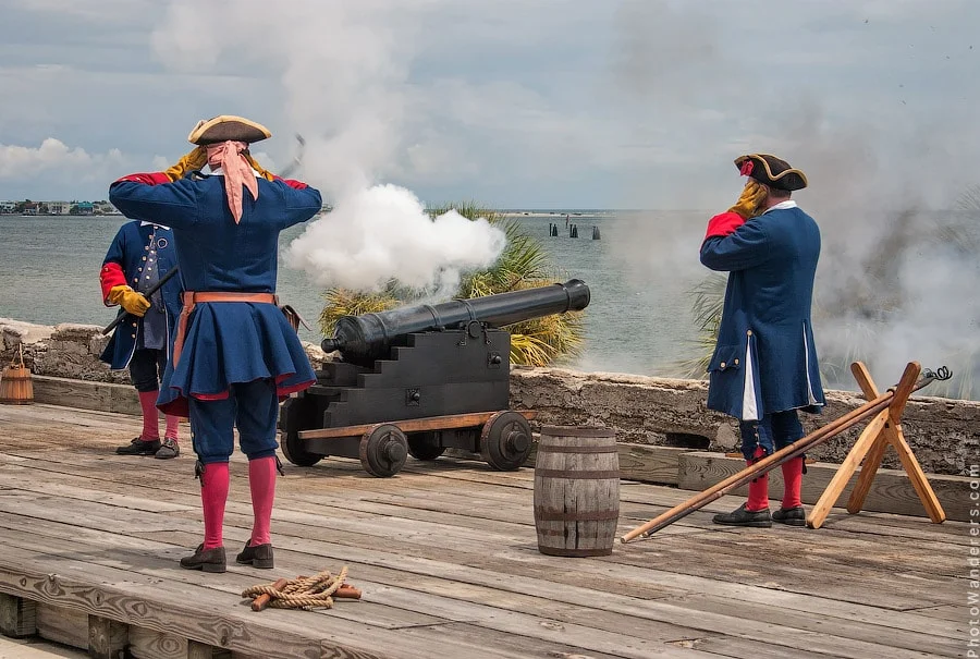 Reenactors in period uniforms marched across the wide stone ramparts overlooking the water. Muskets cracked. A cannon crew went through the same drill soldiers would have performed centuries ago. When the cannon fired, the blast echoed across the bay and hit me in the chest a split second before the sound fully registered.