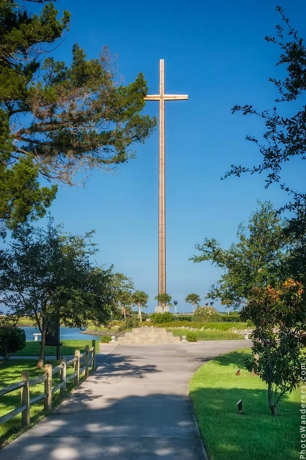 The steel cross at the founding site